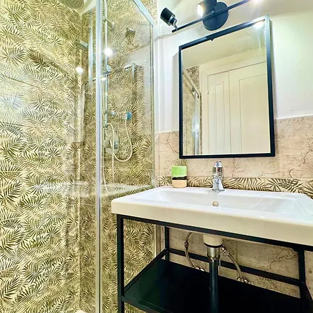 Paradishome アパート